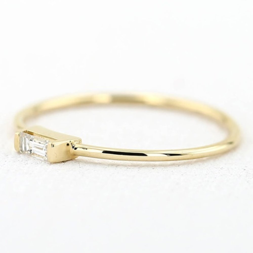 Thin 14kt yellow gold ring band sz 6.5 moissanite - Picture 2 of 7